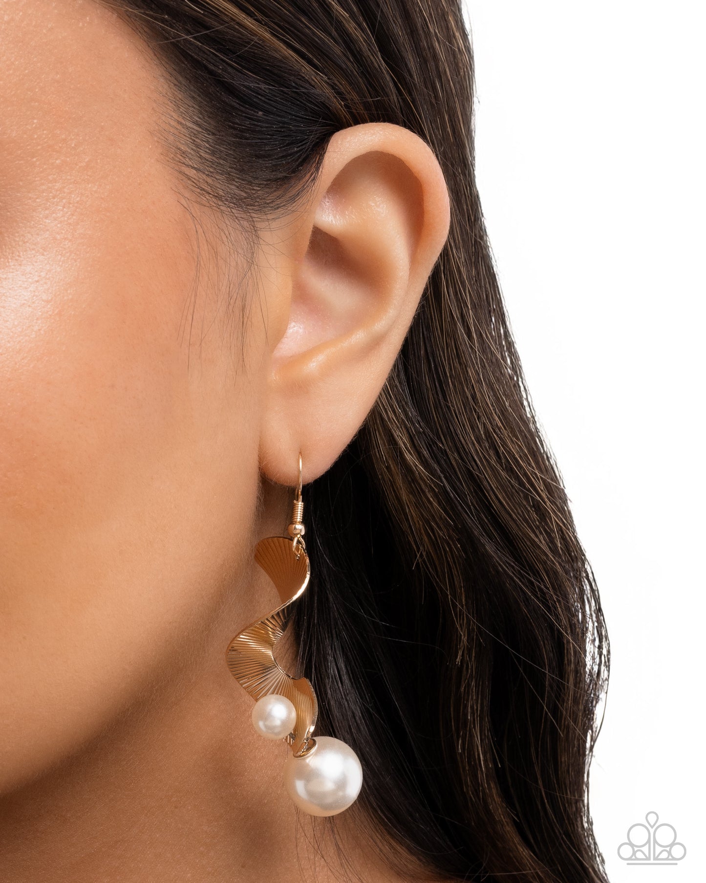 Curator Chic - Gold